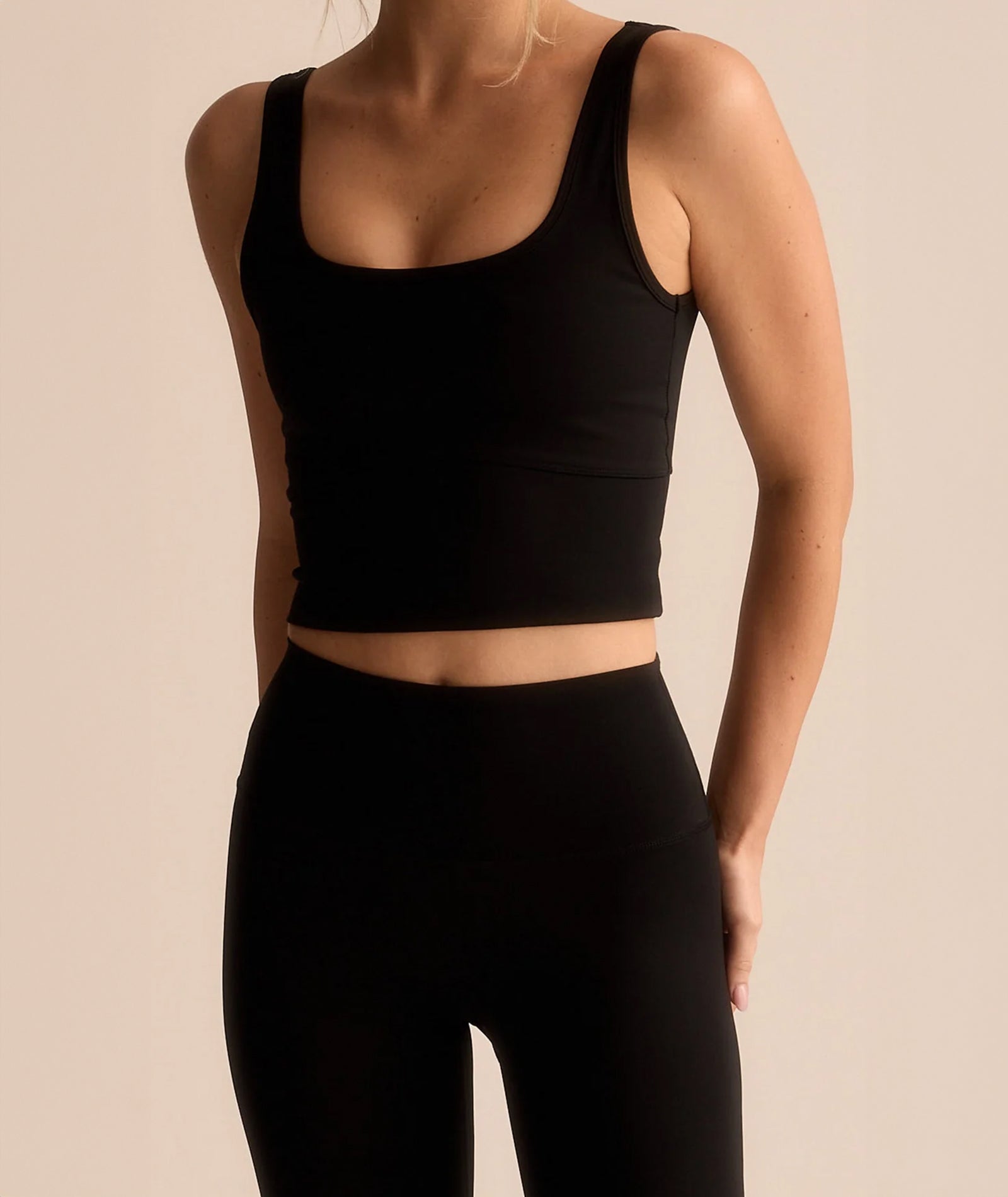 VEHLA Crop Atlet Black